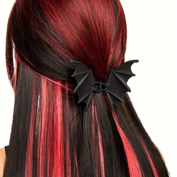 Gothic Bat Wing Hair Clip – Large Black Claw Clip for Women & Girls - Picture 2 of 5